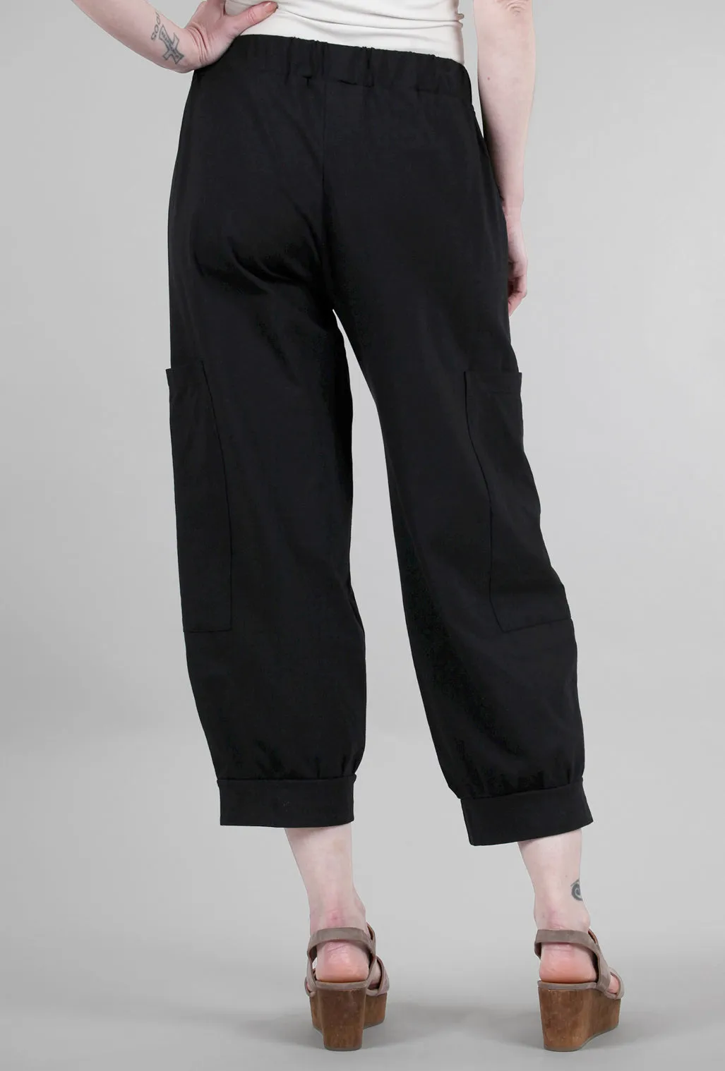 Beth Pant, Black