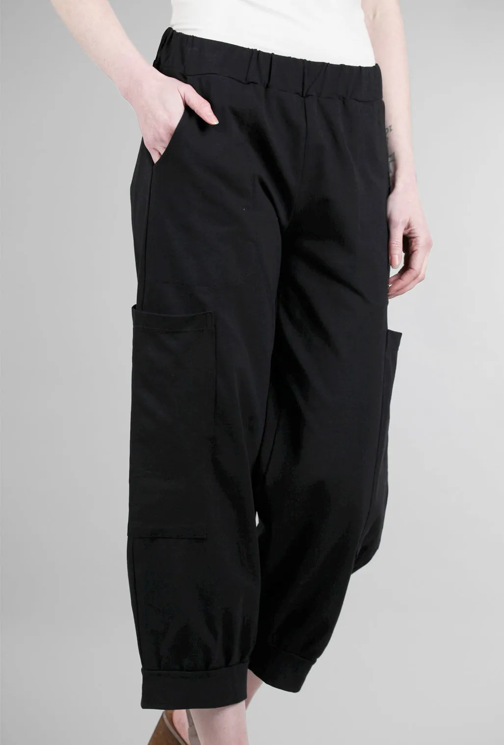 Beth Pant, Black