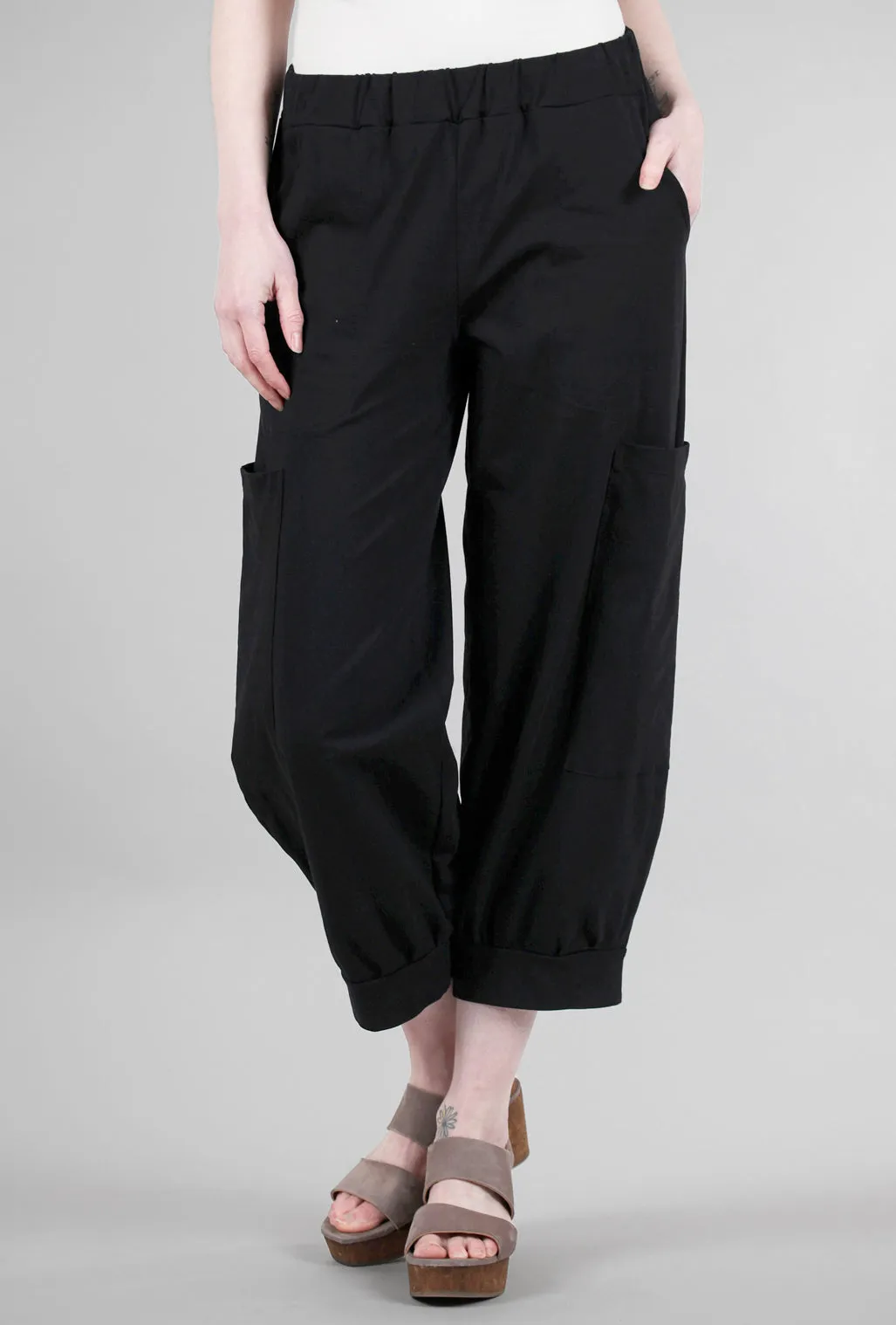 Beth Pant, Black