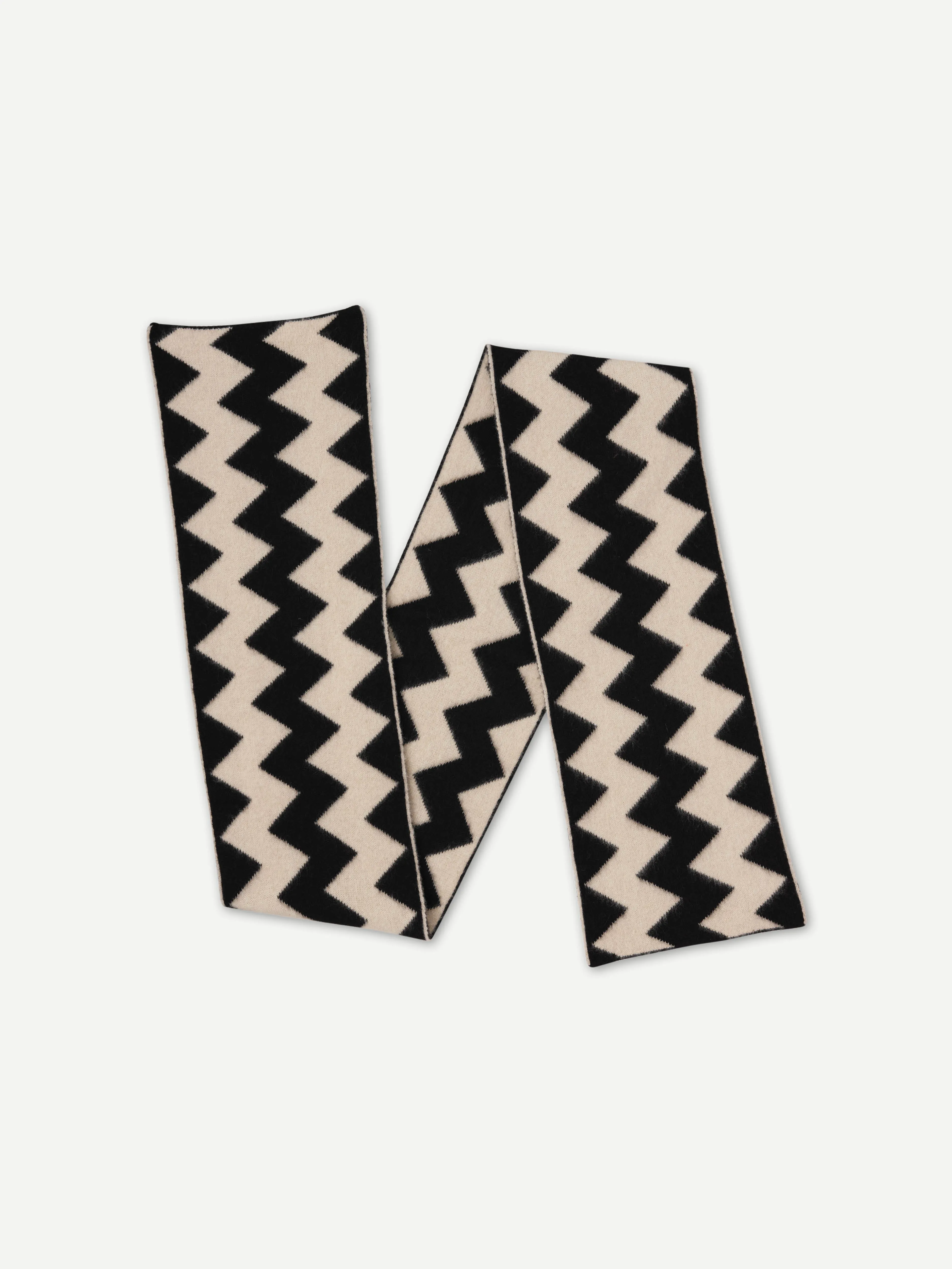 BRUSHED ZIGZAG SCARF BLACK & OATMEAL