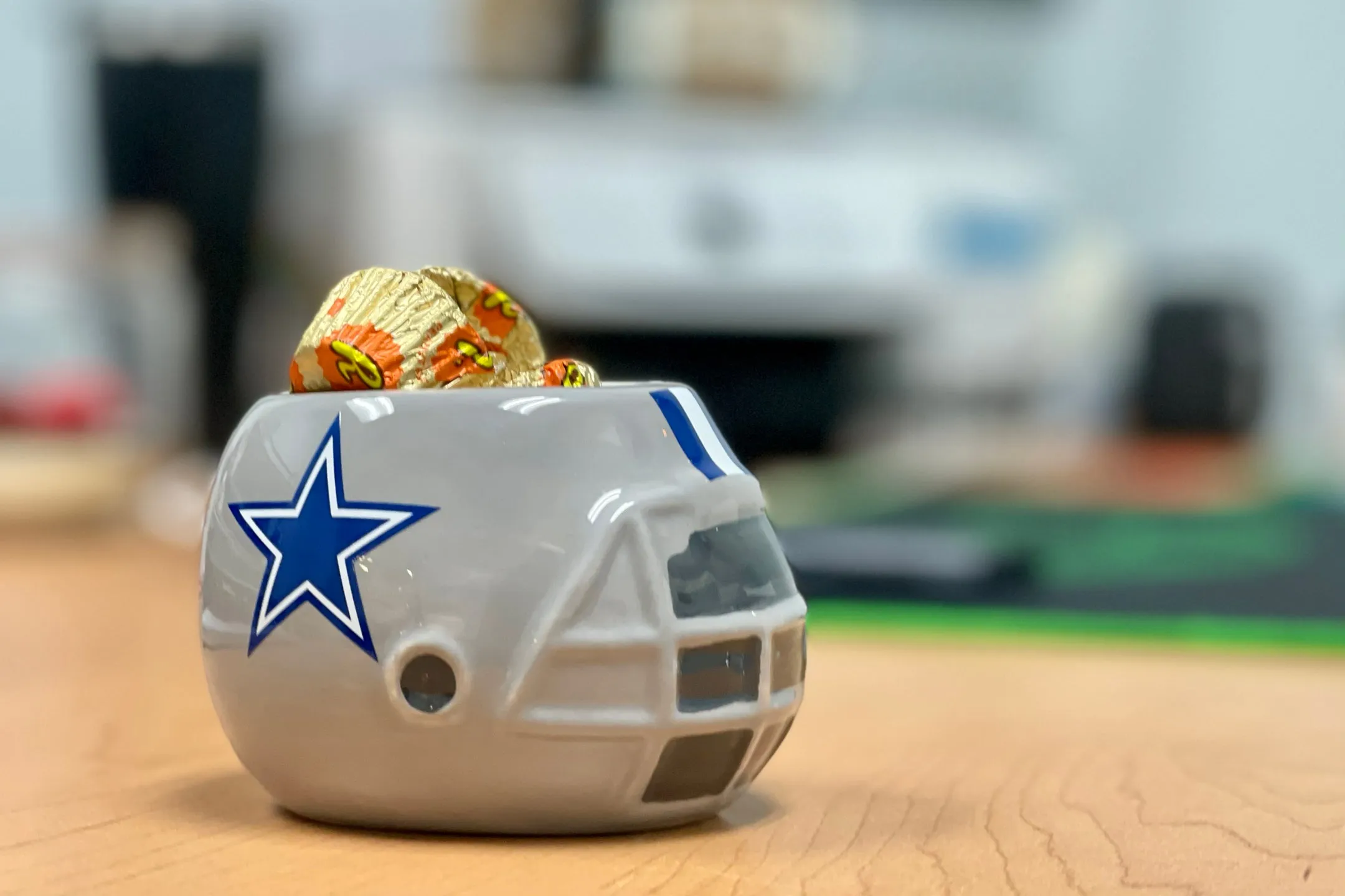 Dallas Cowboys - Ceramic Helmet Caddy