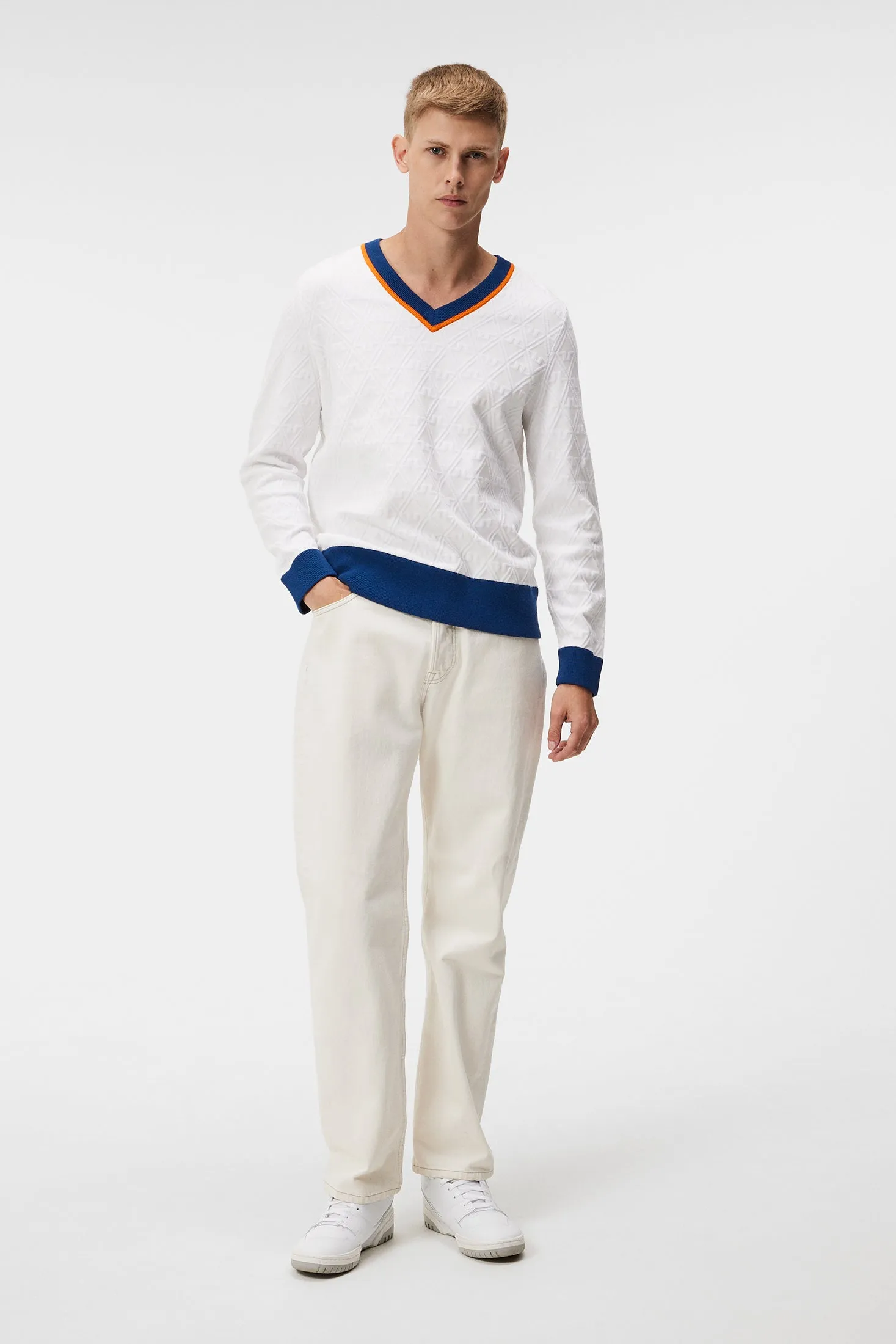 Finely Knitted Sweater / White